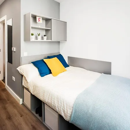 Zeni Apartments, Point Campus, 8 Bed Apartment In The Vibrant Docklands
