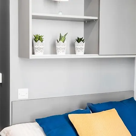 Zeni Apartments, Point Campus, 8 Bed Apartment In The Vibrant Docklands * Dublin