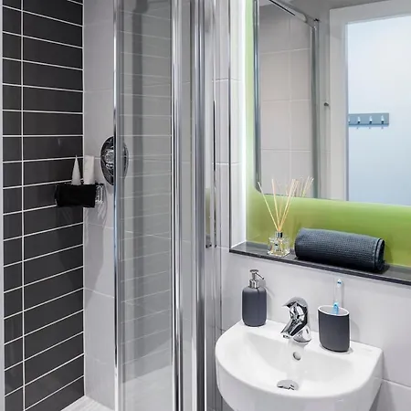 Zeni Apartments, Point Campus, 8 Bed Apartment In The Vibrant Docklands * Dublin